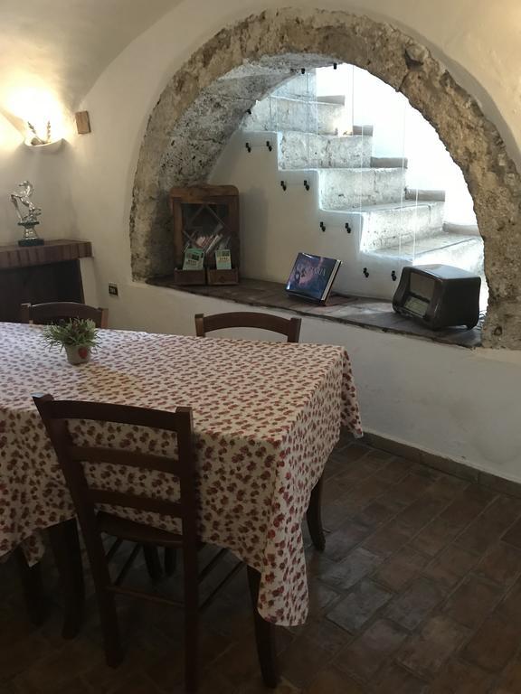 B&B La Staffa Aquino Экстерьер фото